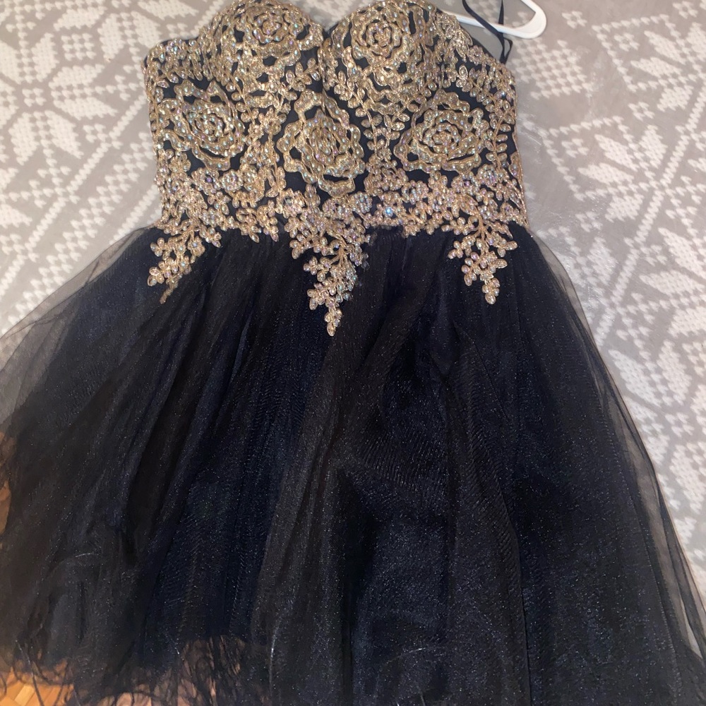 Strapless Prom dress, WORN ONCE GREAT CONDITION, PRICE NEGOTIABLE. SIZE-XS